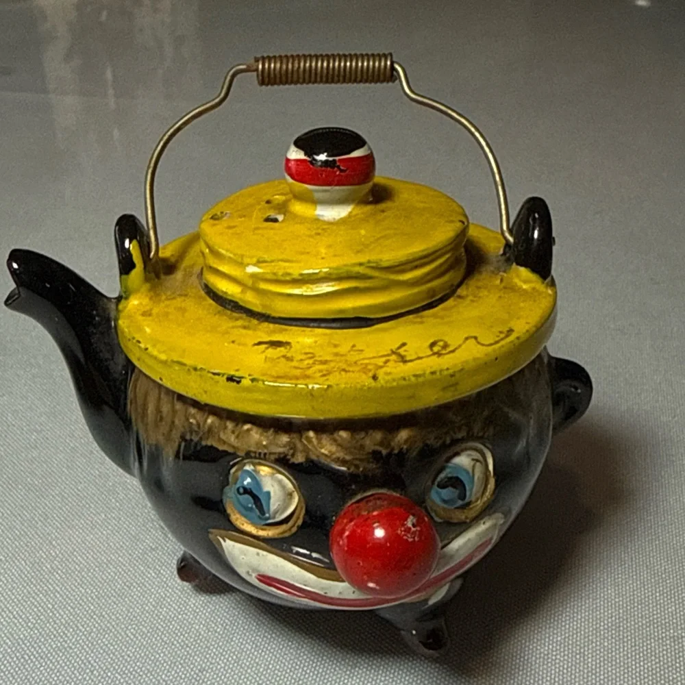 VTG Salt & Pepper Tilso Thames Shakers Red Ware Clown Face Teapots Japan Antique